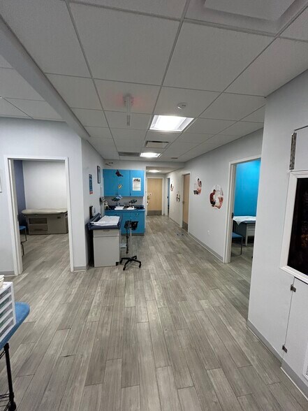 More Photos Of 2240 N Opdyke Rd, Auburn Hills Office For Sale