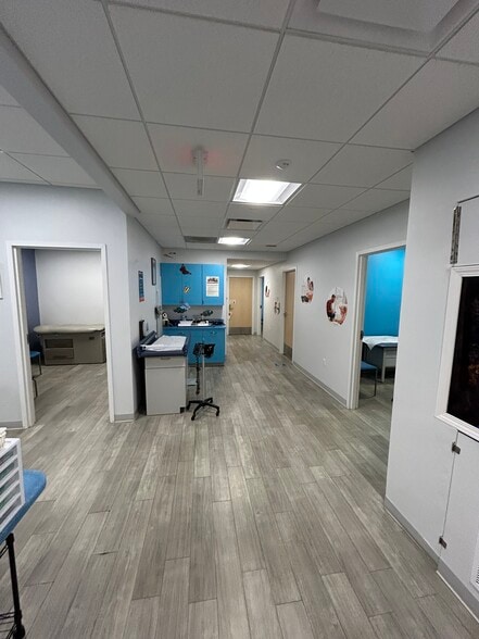 More Photos Of 2240 N Opdyke Rd, Auburn Hills Office For Sale