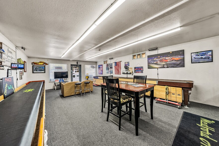 More Photos Of 3811 Crater Lake Hwy, Medford Warehouse For Sale