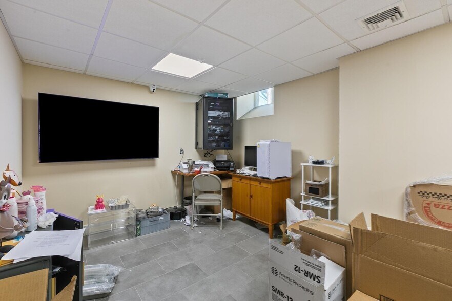 More Photos Of 98 Main St, Peabody General Retail For Sale