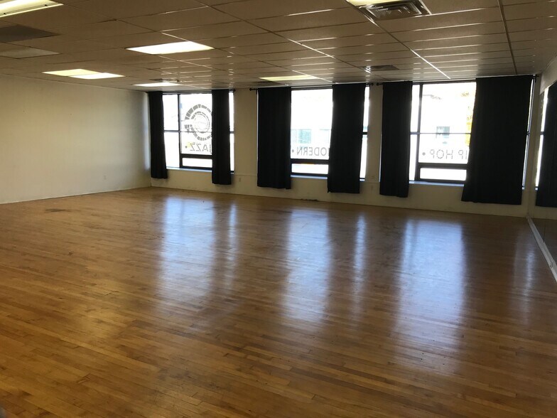 More Photos Of 61 Main St, Norwalk Storefront Retail Office For Lease