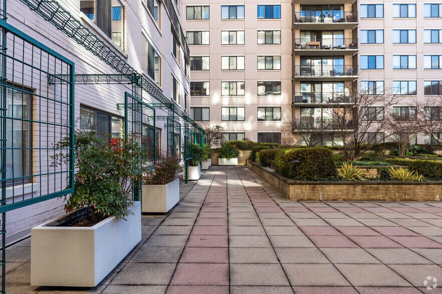 More Photos Of 4400 East-West Hwy, Bethesda Apartments For Lease