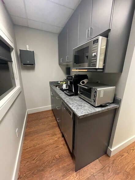 More Photos Of 9295 198th St, Langley Twp Warehouse For Sale