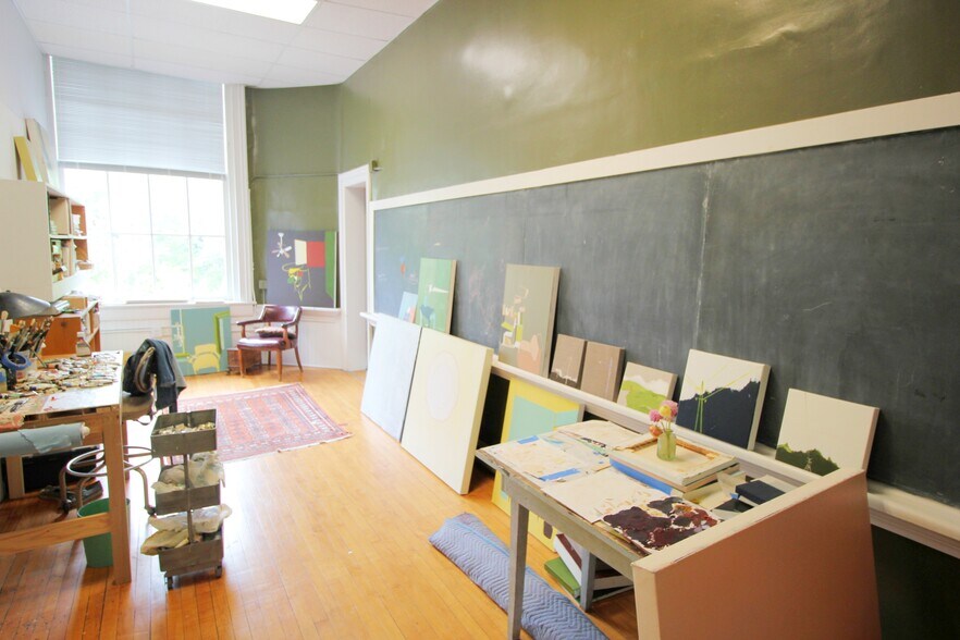 More Photos Of 217-219 W Beverly St, Staunton Storefront Retail Office For Sale