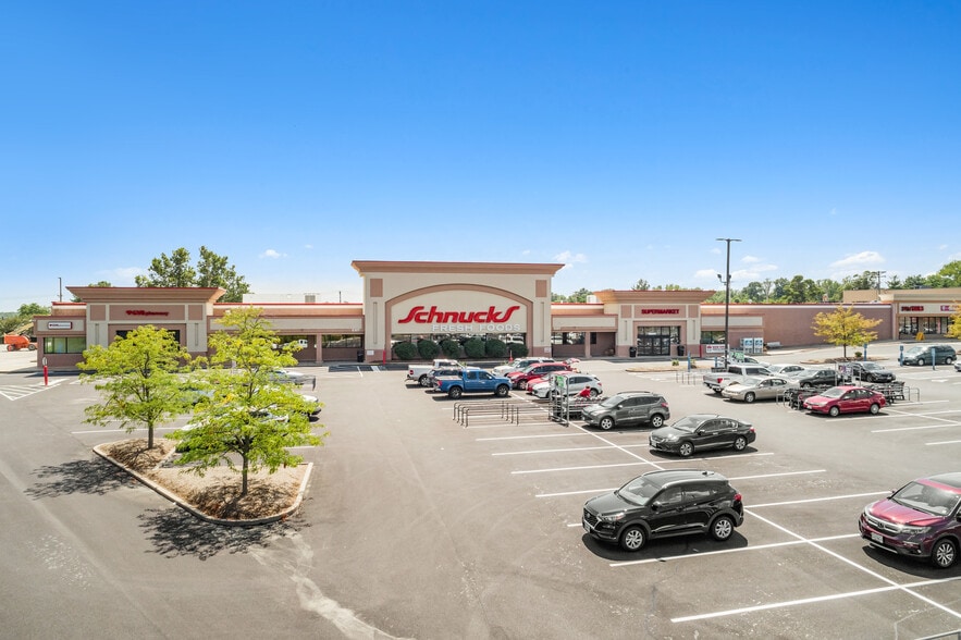More Photos Of 60 Harvester Sq, Saint Charles Supermarket For Sale