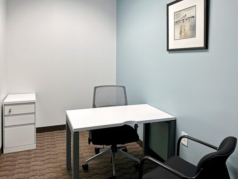 More Photos Of 5960 Fairview Rd, Charlotte Coworking Space