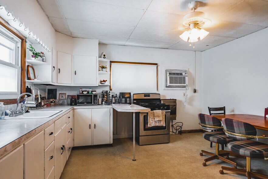 More Photos Of 2006 Camden Ave, Parkersburg Storefront Retail Residential For Sale