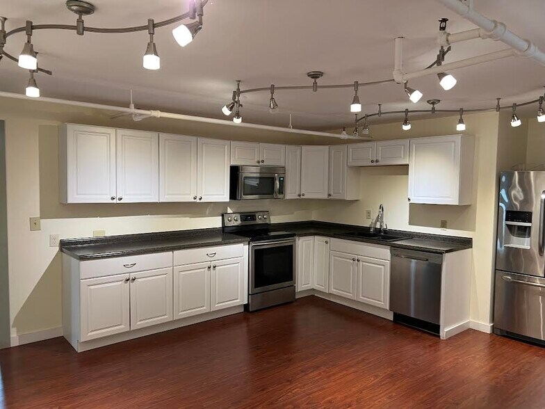 More Photos Of 45 Pearl St, Portsmouth Office For Lease