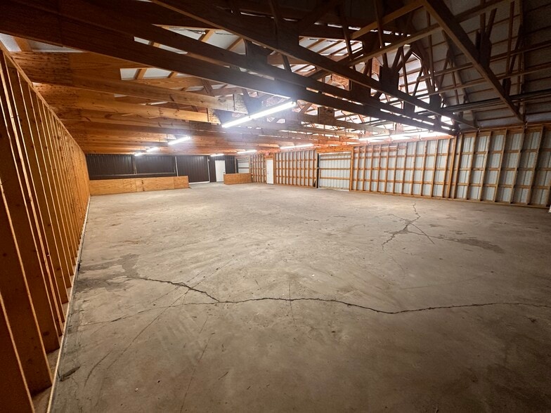 More Photos Of 522A S Main St, Broadway Flex For Sale