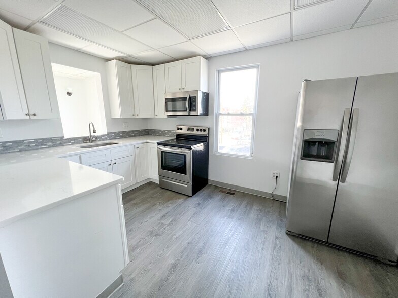 More Photos Of 51 Elm St, Huntington Office Residential For Lease