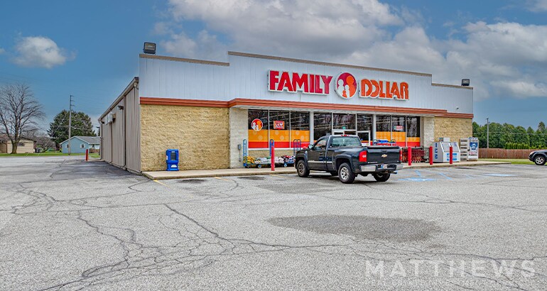 More Photos Of 435 E Center St, Bourbon Storefront For Sale