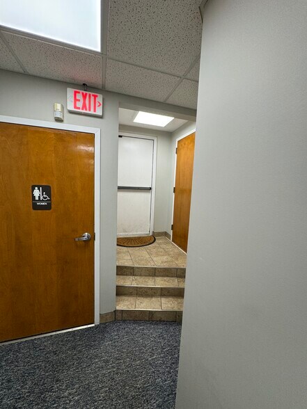 More Photos Of 6515 Clinton Hwy, Knoxville Office For Lease