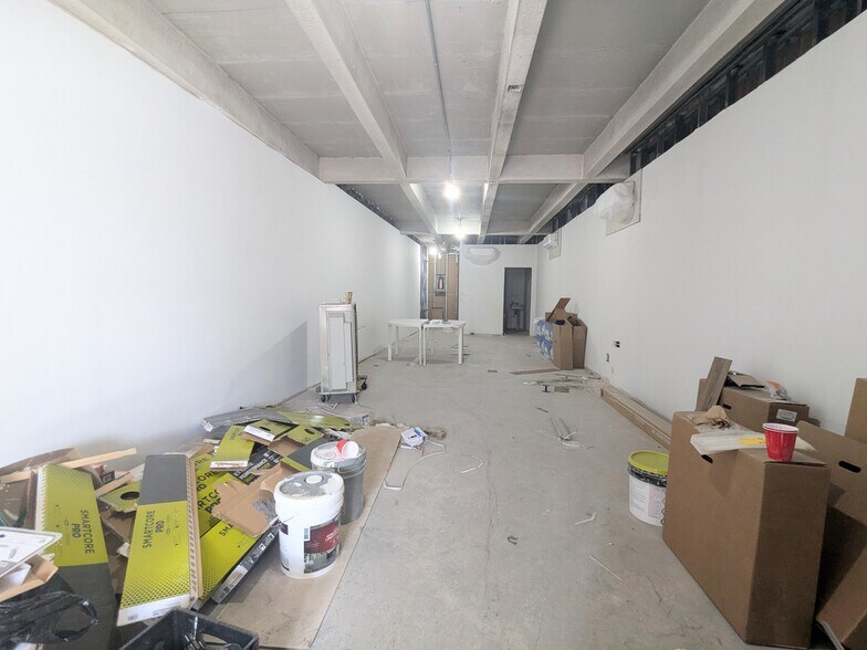 More Photos Of 179 N Main St, Freeport Storefront Retail Office For Lease