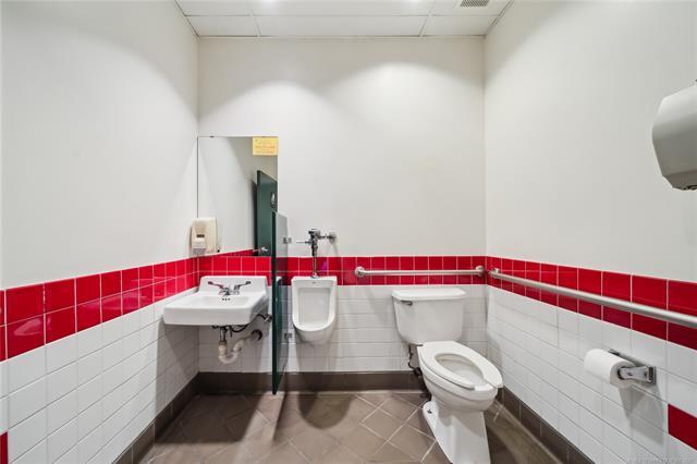 More Photos Of 109 S Cincinnati Ave, Tulsa Fast Food For Sale