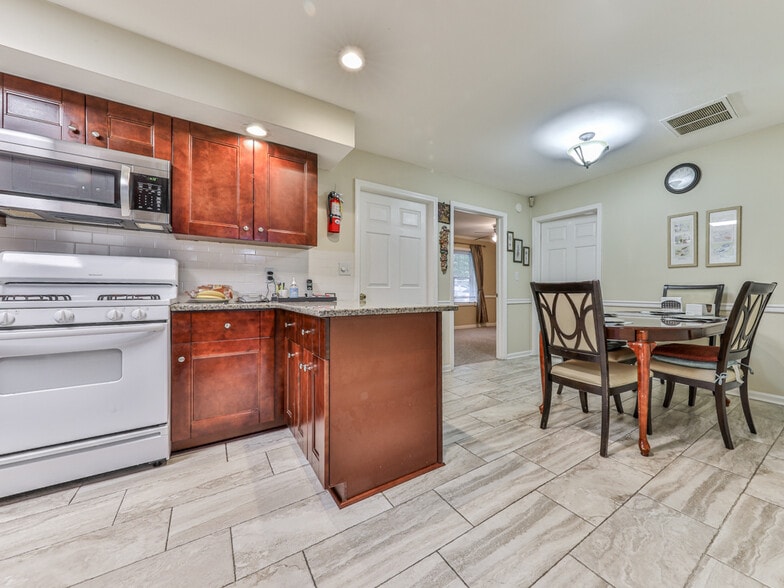 More Photos Of 3605 Shallowford Rd, Marietta Healthcare For Sale