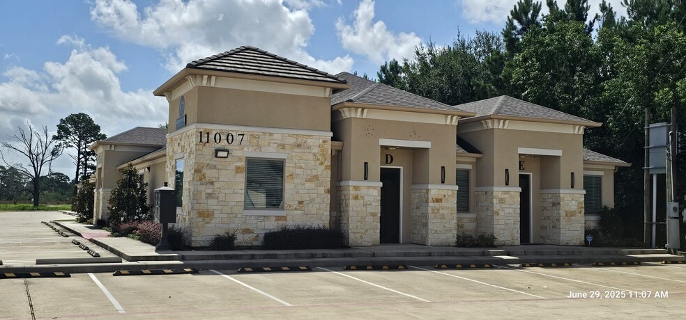 Primary Photo Of 11007 Northpointe Blvd, Tomball Medical For Sale