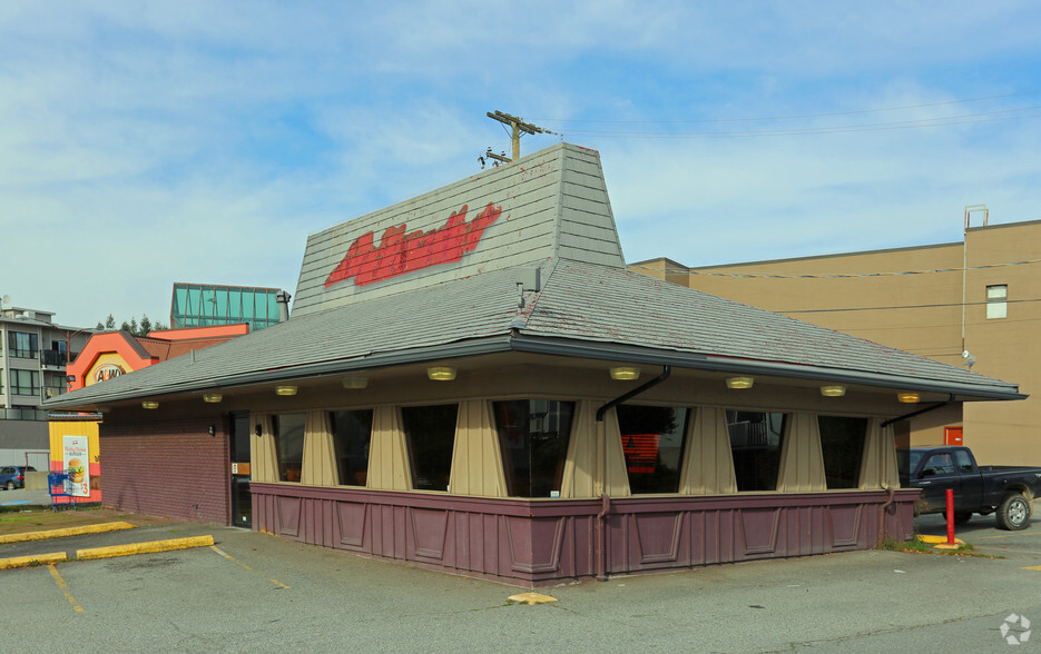 Primary Photo Of 906 Marine Dr, North Vancouver Restaurant For Lease