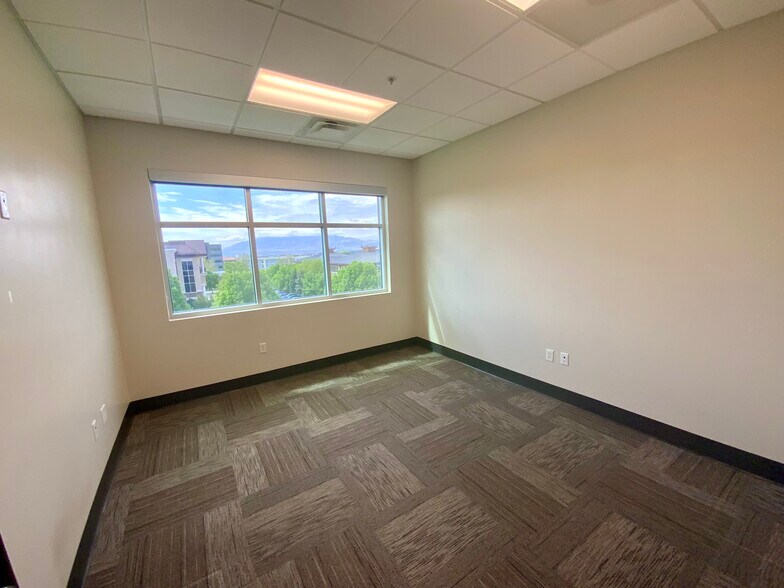 More Photos Of 2972 W Maple Loop Dr, Lehi Office For Lease