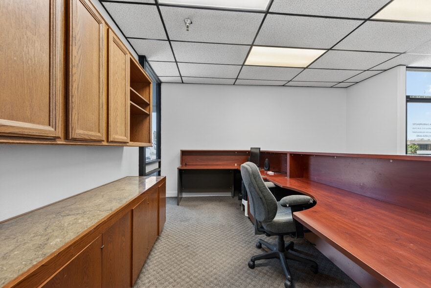 More Photos Of 4125 Market St, Ventura Light Manufacturing For Sale