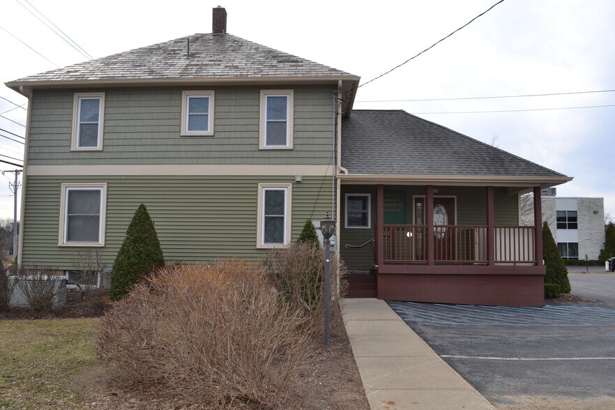 More Photos Of 351 Bay Rd, Queensbury Medical For Sale