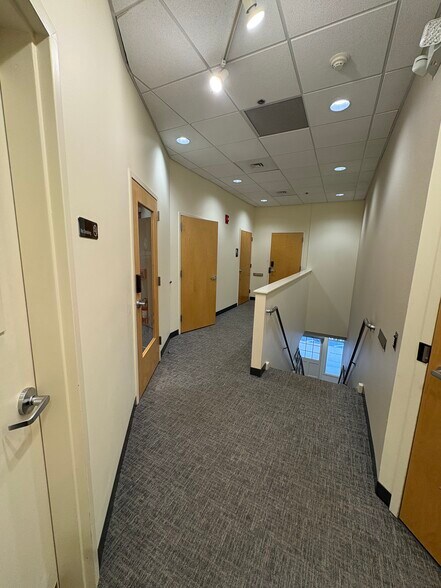More Photos Of 386 Washington St, Wellesley Storefront Retail Office For Lease