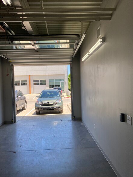 More Photos Of 7037 Twin Hills Ave, Dallas Unknown For Lease