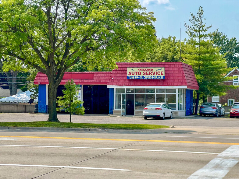 Primary Photo Of 25761 Coolidge Hwy, Oak Park Auto Repair For Sale