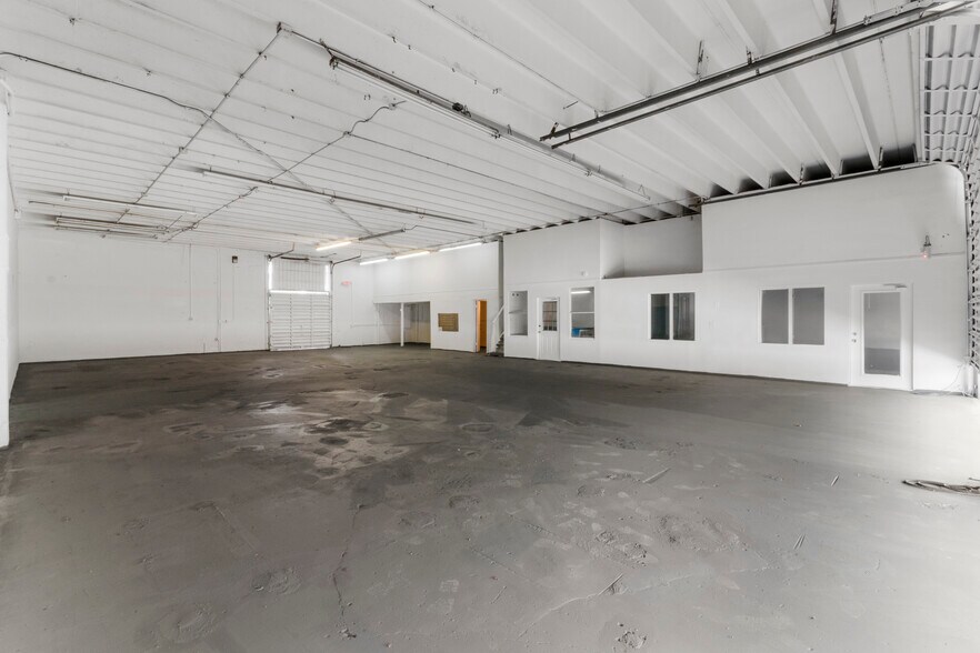 More Photos Of 499 NW 79th St, Miami Auto Repair For Sale