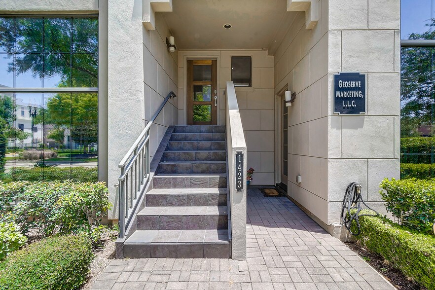 More Photos Of 1423 Lake Pointe Pkwy, Sugar Land Office For Sale