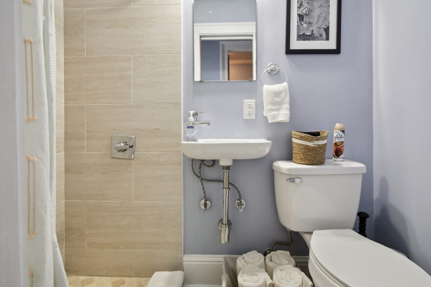 More Photos Of 1104 Music St, New Orleans Hotel For Sale