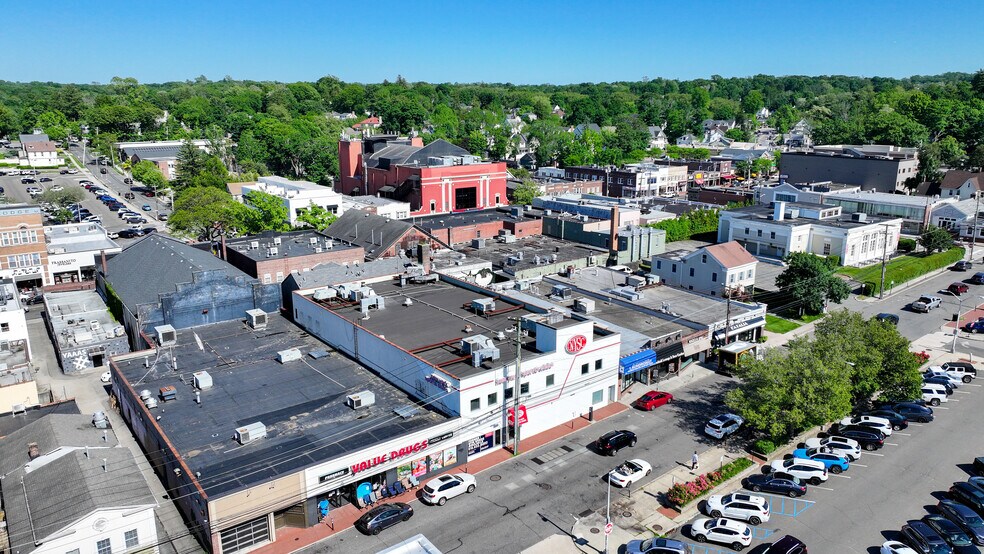 More Photos Of 349-351 New York Ave, Huntington Health Club For Lease