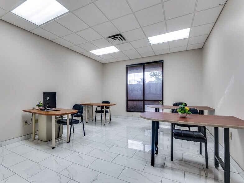 More Photos Of 330 Grapevine Hwy, Hurst Office For Sale