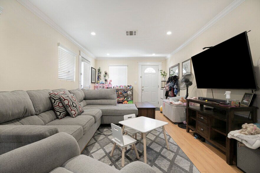 More Photos Of 2014-2016 Peyton Ave, Burbank Apartments For Sale