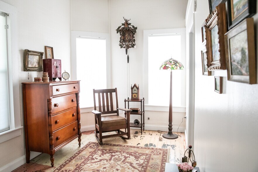 More Photos Of 13404 Washington St, Burton Specialty For Sale