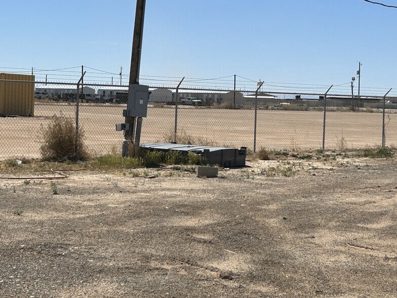 More Photos Of 1389 Oil Mil Rd, Pecos Warehouse For Lease