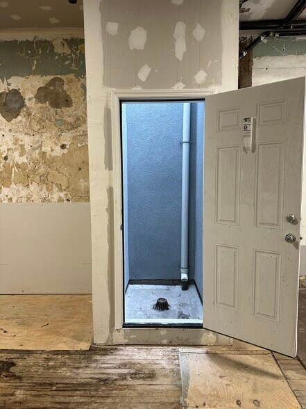 More Photos Of 13016 Liberty Ave, South Richmond Hill Flex For Lease