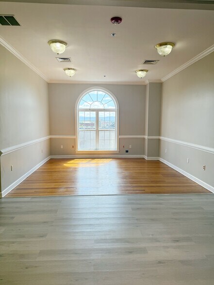 More Photos Of 18-20 W Washington St, Hagerstown Office For Lease
