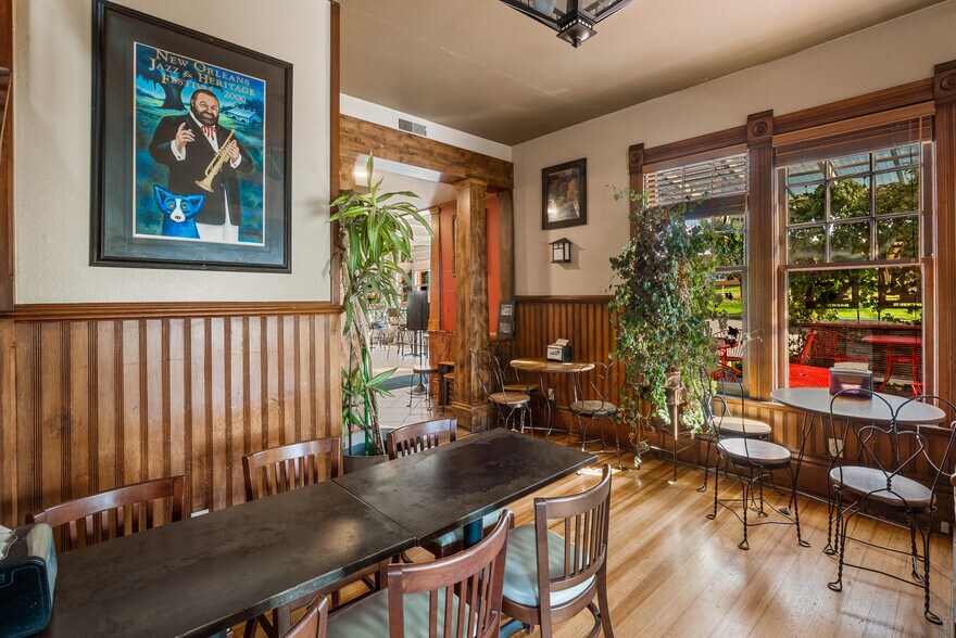 More Photos Of 2711 W College St, Bozeman Restaurant For Sale