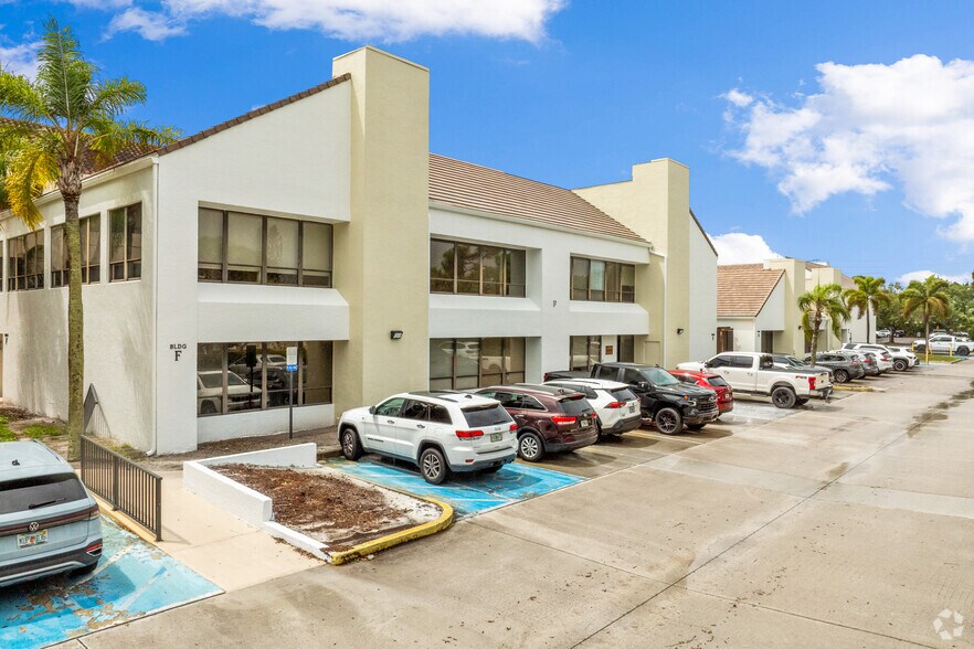 More Photos Of 900 SE Ocean Blvd, Stuart Office For Sale