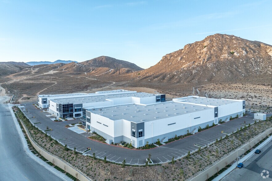 More Photos Of 6111 20th St, Jurupa Valley Warehouse For Sale