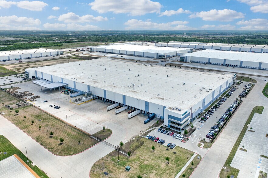 More Photos Of 7500-7601 Oak Grove Rd, Fort Worth Unknown For Sale