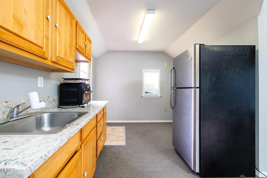 More Photos Of 3570 N Highway 101, Depoe Bay Office For Sale