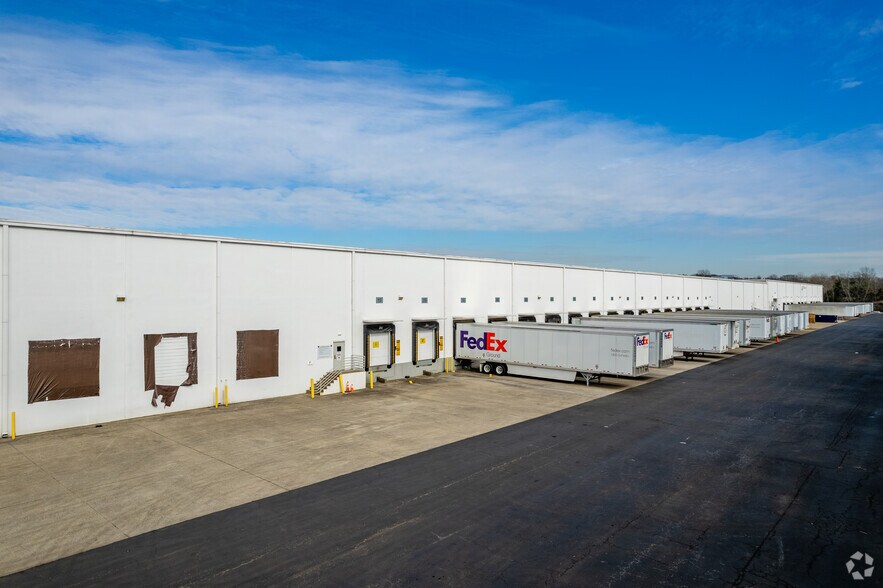 More Photos Of 1 Walden Books Dr, La Vergne Distribution For Lease