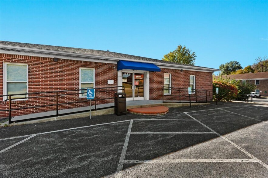 More Photos Of 617 Mulberry St, Elizabethtown Office For Sale
