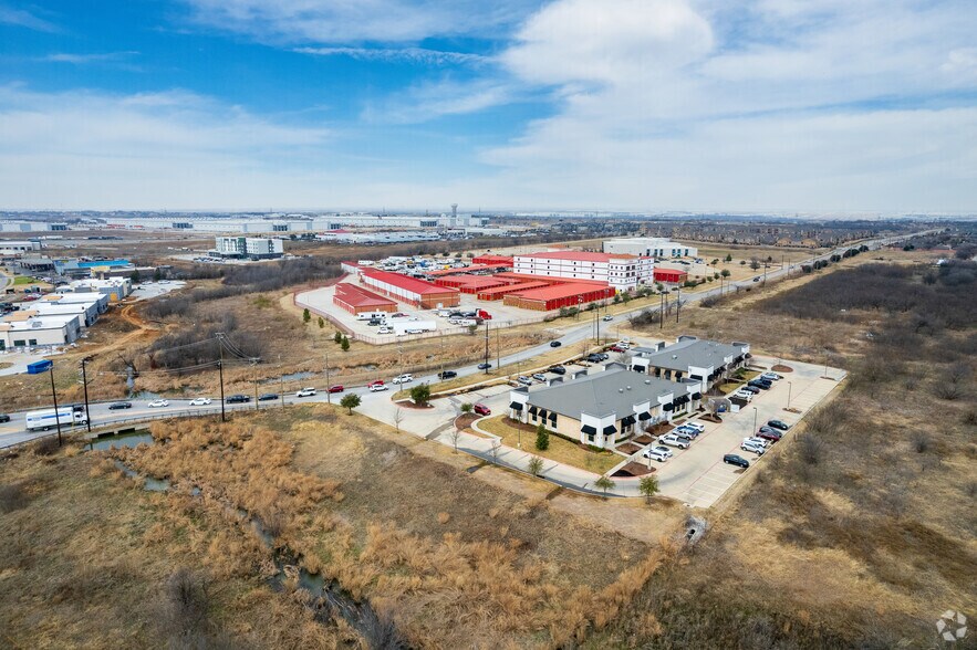 More Photos Of 10932 N Riverside Dr, Fort Worth Medical For Lease