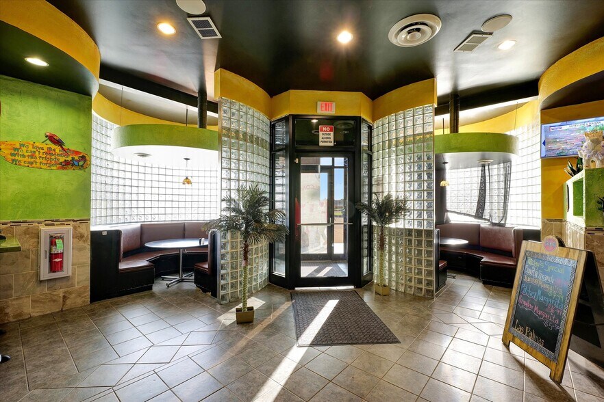 More Photos Of 608 W Town Center Blvd, Champaign Restaurant For Sale