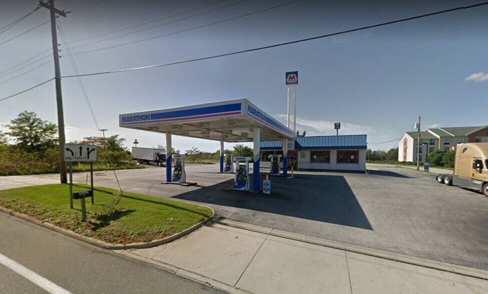 More Photos Of 4397 State Route 43, Kent Convenience Store For Lease