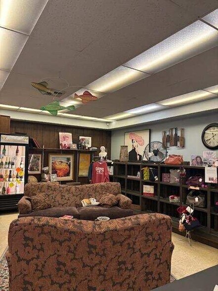More Photos Of 3375 Indianola Ave, Columbus Freestanding For Sale