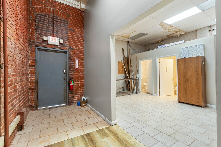 More Photos Of 210 E Grand Ave, Ponca City Office For Sale