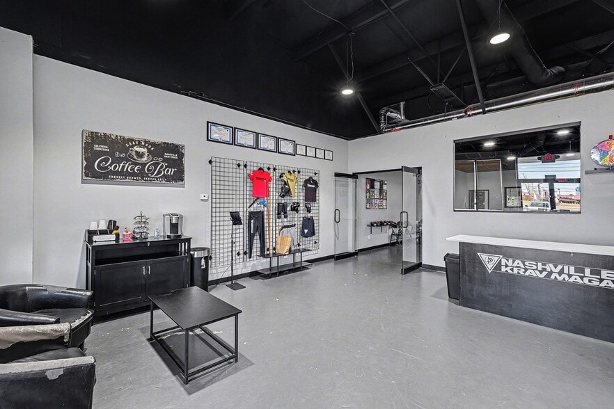 More Photos Of 2500-2524 Hospitality Dr, Columbia General Retail For Lease